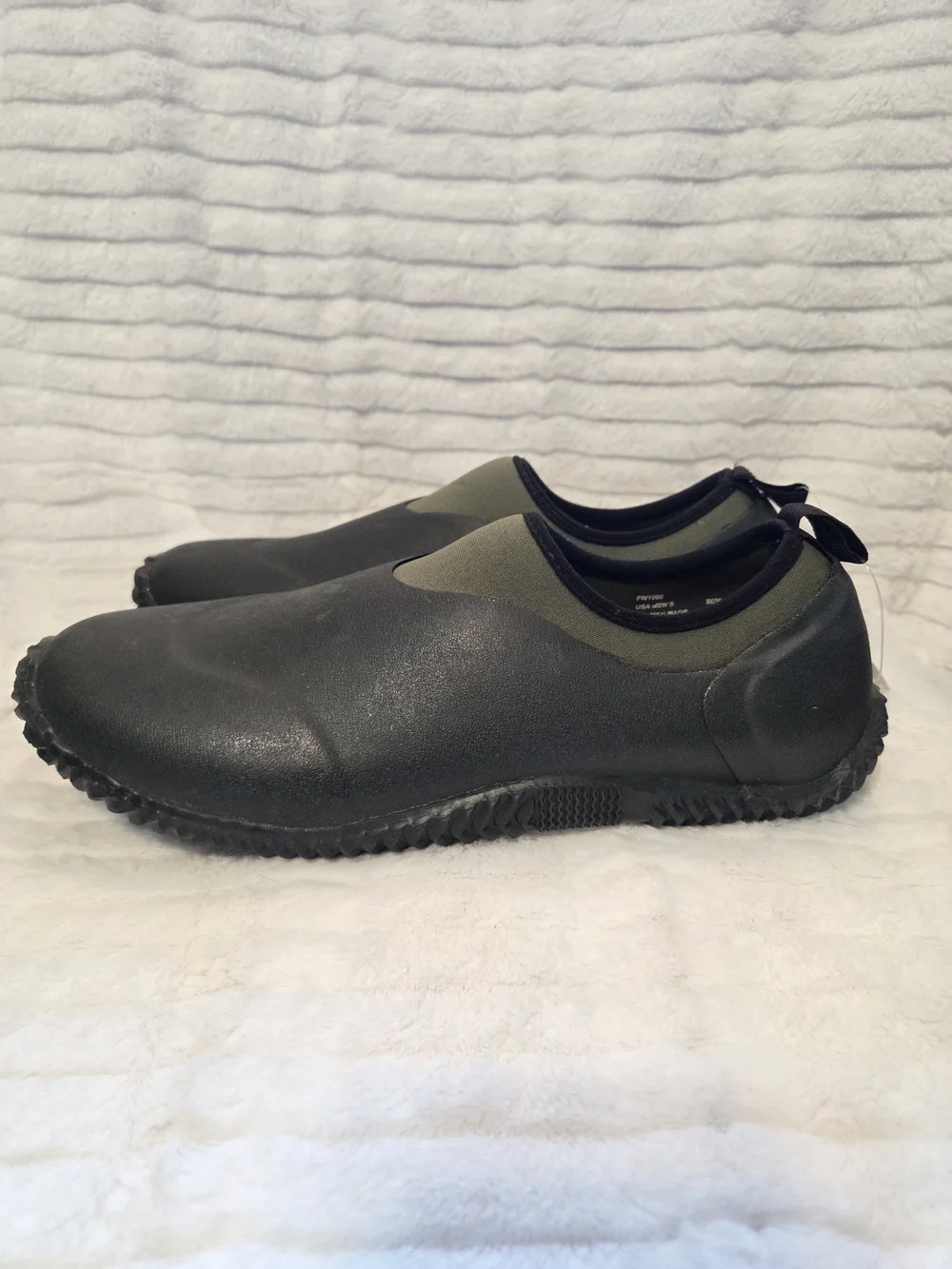 Nwt Habit Size 9 Men's Black and Olive Slip-On Water Loafers